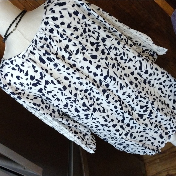 CATHERINE'S BLACK AND WHITE POET'S TYPE PRINT BLOUSE SZ 14 / 16 - Picture 8 of 10